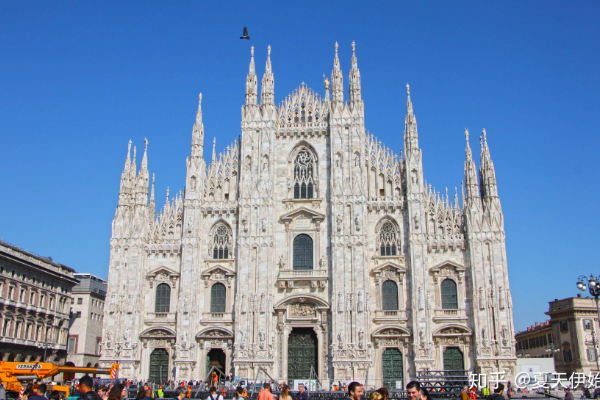 足球决赛进球瞬间的爆炸性庆祝